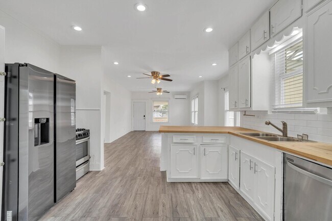 Photo - 1109 Gargan St