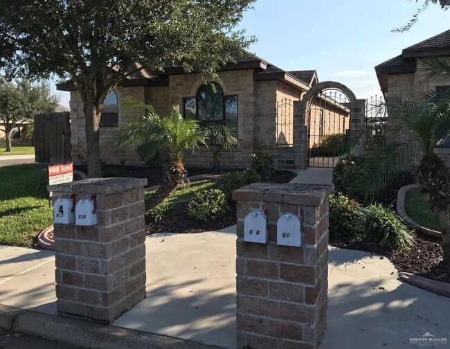 Building Photo - 12 DFW Dr Unit 1