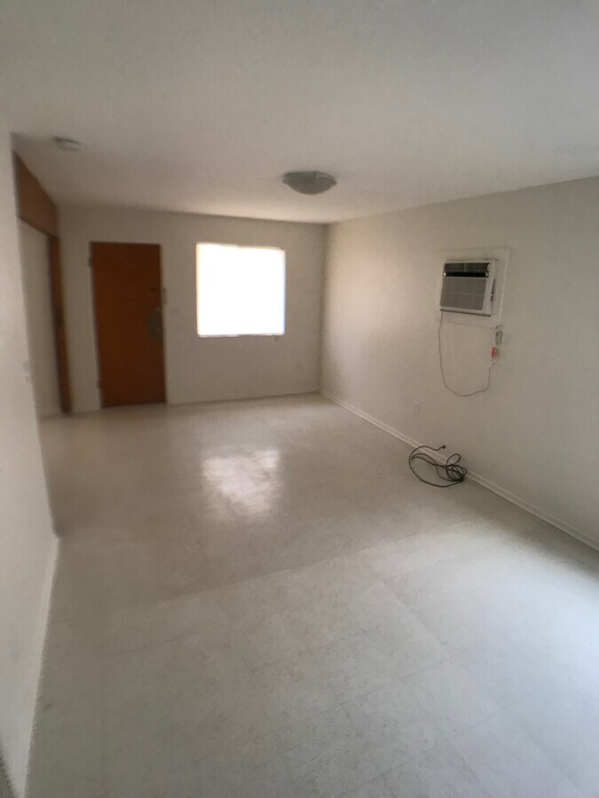 Palms Apartments - Palms Apartments