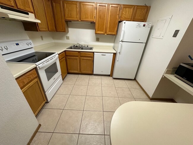 Photo - Cozy End-Unit Condo in Gated Community