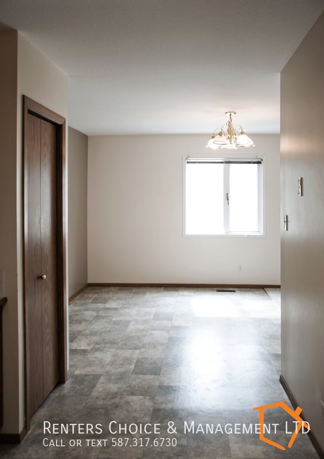 Photo - Easy Walk to Downtown Amenities, Driveway Parking, Spacious Townhouse