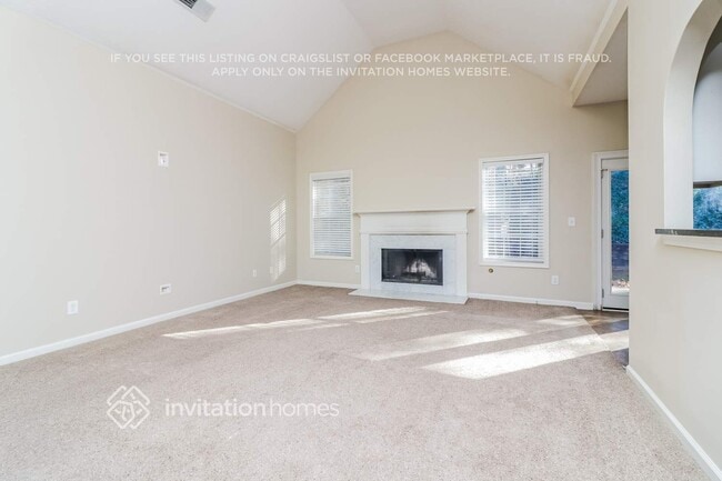 Photo - 960 Soaring Dr NE