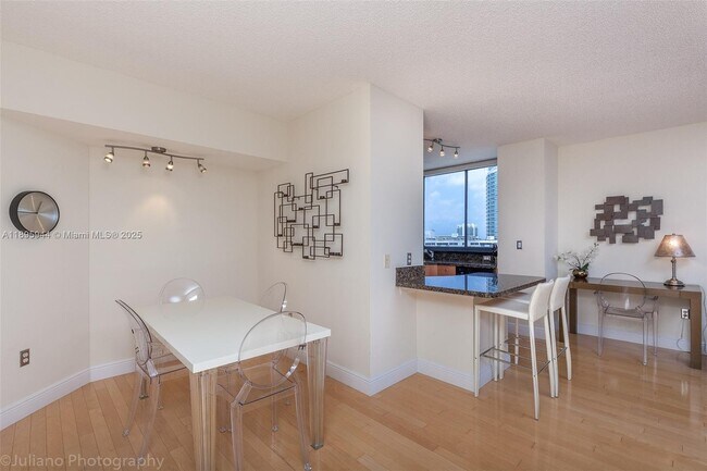 Photo - 1330 West Ave Unidad 1613