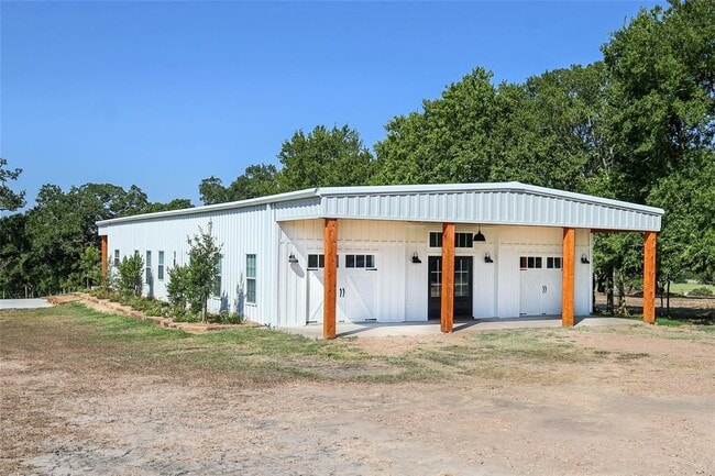 Building Photo - 400 E Mill St Rental