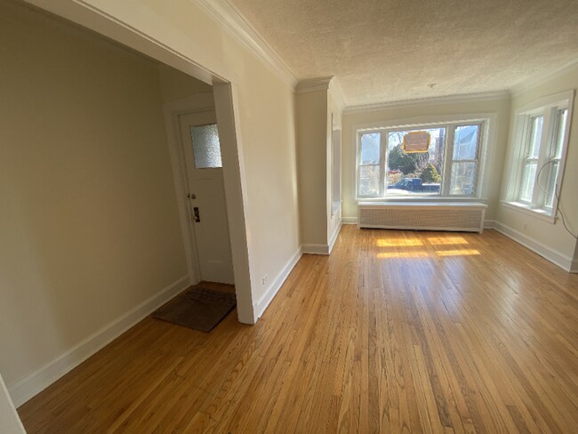 Photo - 4630 S Sawyer Ave Unidad 1st