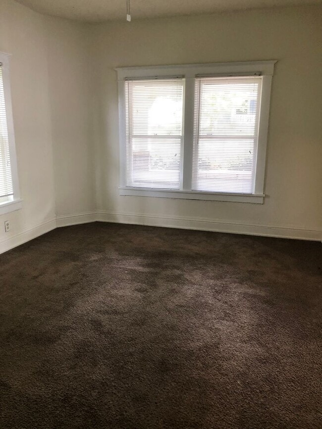 Photo - 1213 N Washington St Unidad House