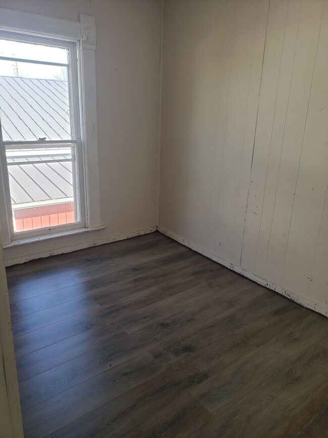 Photo - 2- Bedroom, 1- Bath Upper Unit in Hillsboro