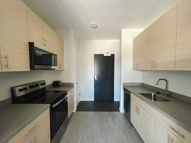 Photo - 2530 University Ave Unit SI ID1036851P