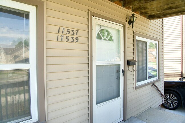 Photo - 17537 Clarann St Unidad 17539