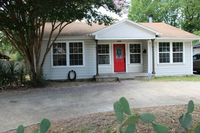 Building Photo - 1313 Casa Vale Dr