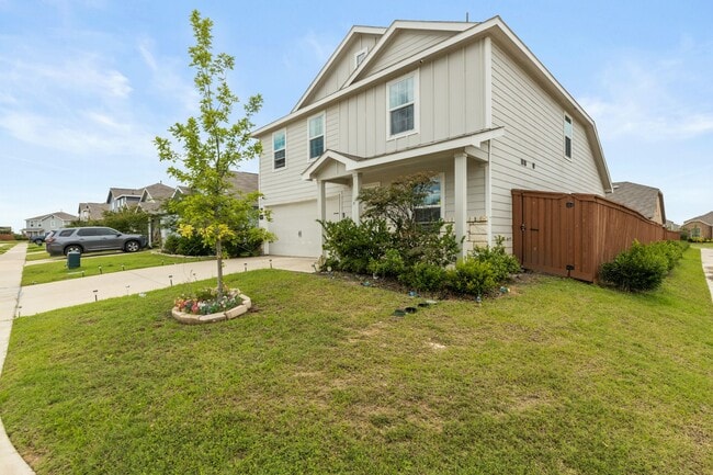 2915 Acacia Dr