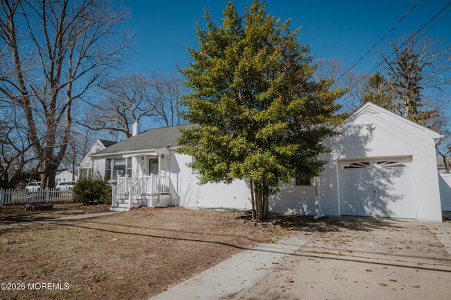 295 Roosevelt Ave