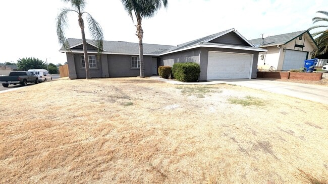 Building Photo - Sizeable 4 Bedroom 2 Bath Home on large co...