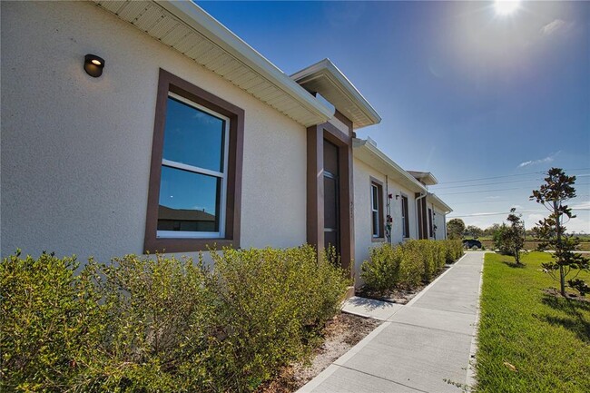 Photo - 289 Boundary Blvd