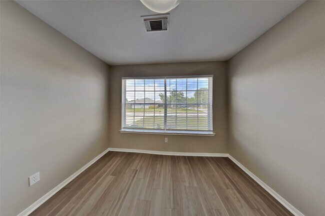 Photo - 18727 Holly Way