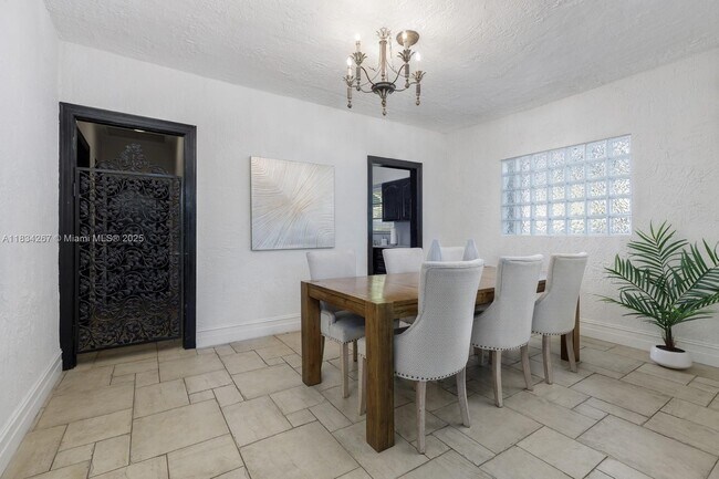 Photo - 1134 Harrison St