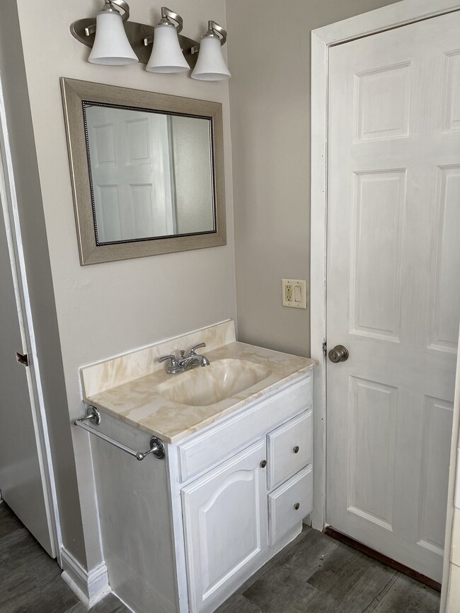 Photo - 516 Ann St SE