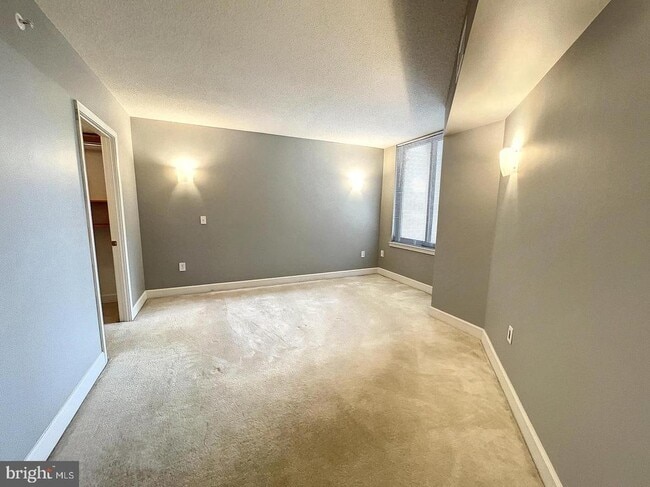 Building Photo - 1201 N Garfield St Unit 703 Rental