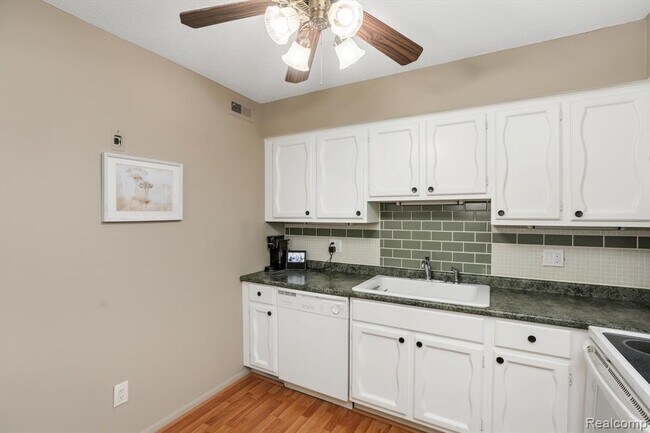 Photo - 35962 Ann Arbor Trail Unidad 206