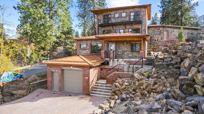 Fully-Furnished Short-Term Rental on South... - Fully-Furnished Short-Term Rental on South...