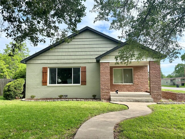 Photo - 2527 Avenue G