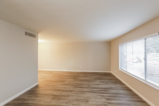 Photo - 1635 E Apollo Rd