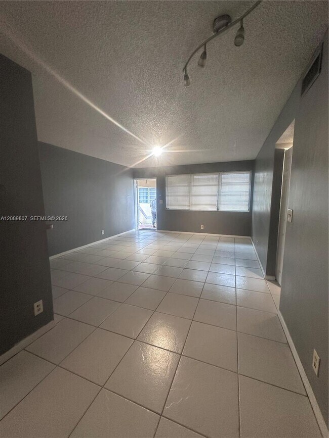821 Twin Lakes Dr Unit 31-H