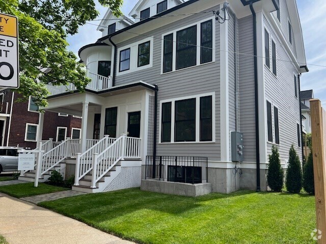 Building Photo - 77 Thorndike St Unit 2 Rental