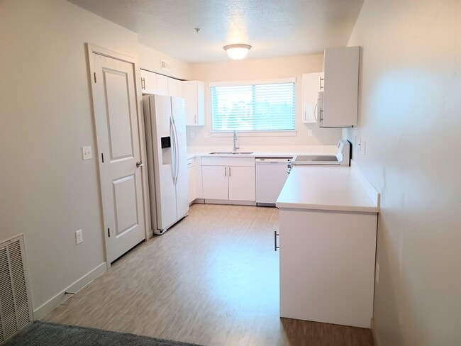 Photo - 1055 W 1033 N St