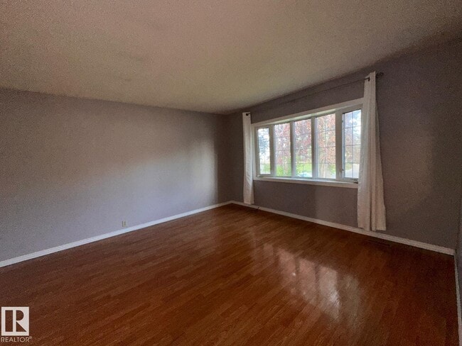 Photo - 2114-2152 52 St NW