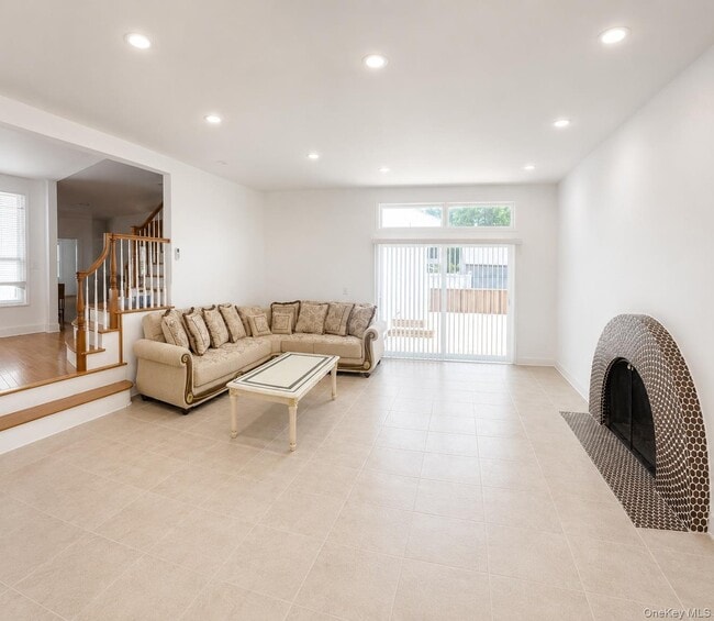 Photo - 1463 Hewlett Ave