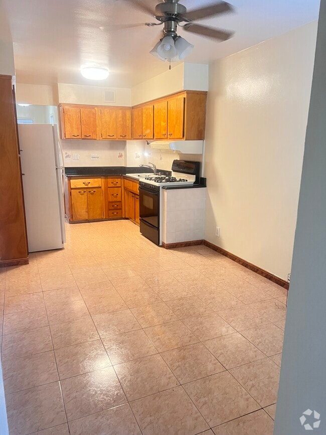 Building Photo - 1349 E 84th St Rental