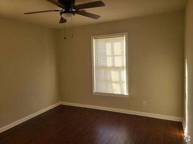 Building Photo - 1505 Alamo Ave Unit 2 Rental