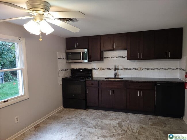 Photo - 118 E Hillcrest Ln Townhome