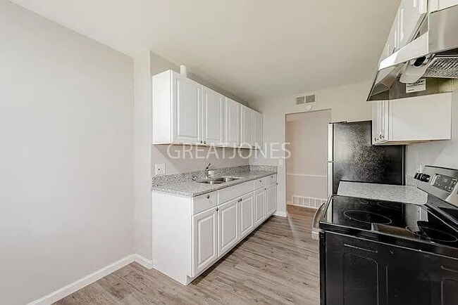 Photo - 11020 Linnell Dr