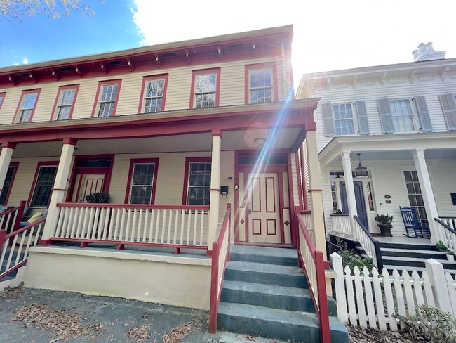 3 BED | 2 BATH | VICTORIAN DISTRICT - 3 BED | 2 BATH | VICTORIAN DISTRICT Casa