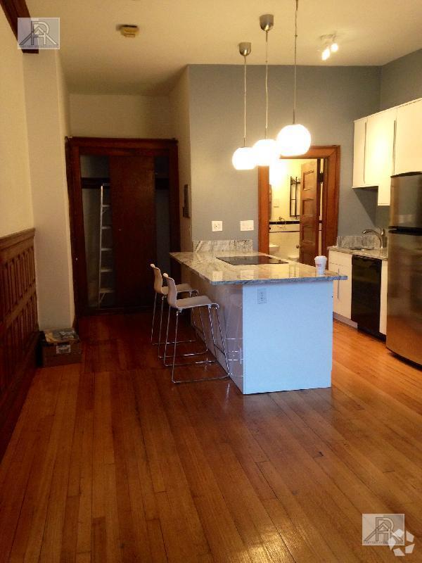 Building Photo - 1 bedroom in Brookline MA 02215 Unit 2 Rental