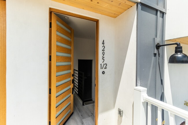 Building Photo - 4295 1/2 Tujunga Ave