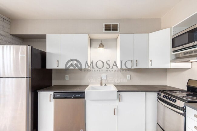 Photo - 1204 S McClintock Dr Unidad B