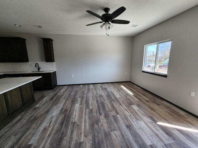 Photo - 604 E 10th Ave