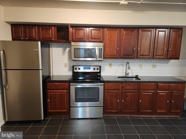 Building Photo - 230 Arch St Unit 3R Rental