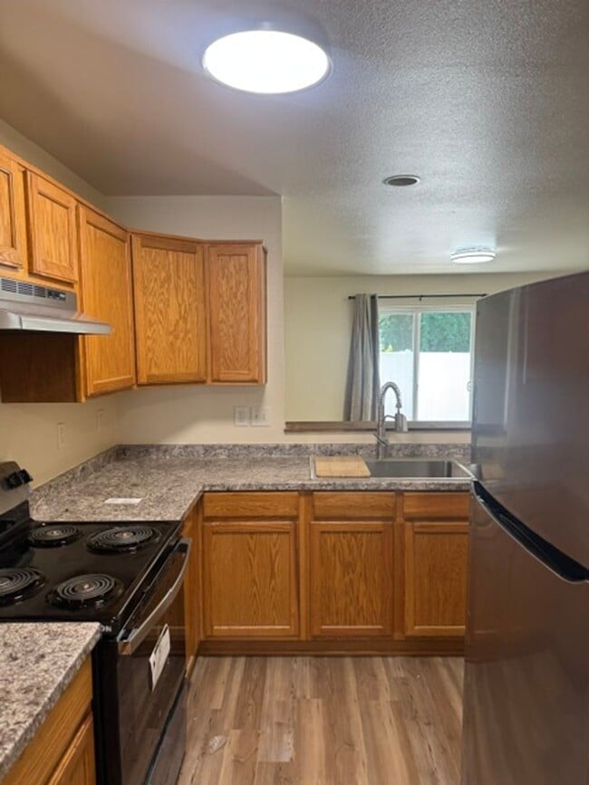 Photo - TOWNHOMES OF OAK COURT!! REMODELED 2 BEDROOM
