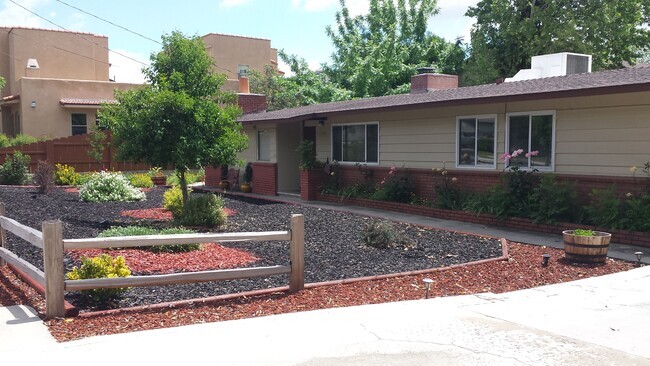 Building Photo - 7378 Santa Ysabel Ave Rental