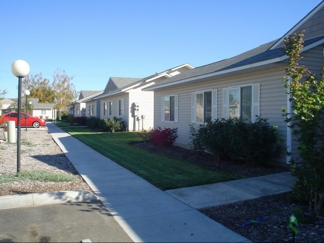 Valley Commons I & II Apartments - Valley Commons I & II Apartments