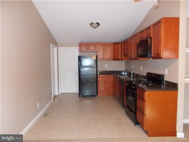 Photo - 660 Windsor Ave