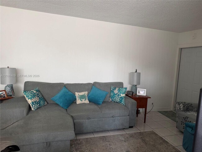 1100 NE 1st Ct Unit 118