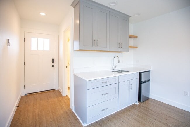 Photo - Detached above Garage Studio Available in ...