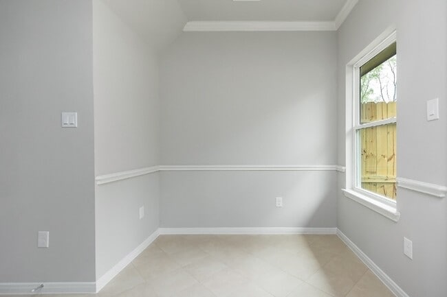 Building Photo - 1043 Marcolin