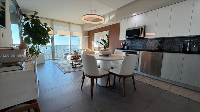 Photo - 92 SW 3rd St Unidad 3607