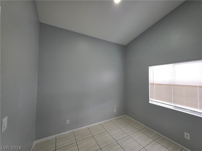 Building Photo - 5843 Berry Hill Ln